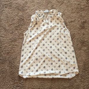 Dalia brand shirt. Floral pattern.